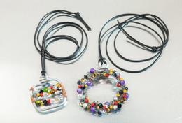Bijoux en perles et fil d'aluminium