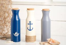 Maritime Glasflaschen mit geplotterten Motiven