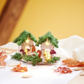 Table decoration autumn houses