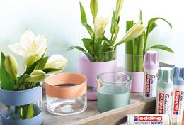 Vases en verre aux couleurs pastel