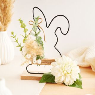 Hasen-Aufsteller mit Blumenarrangement
