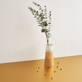 Vase d&eacute;coratif moul&eacute; avec feuille d'or