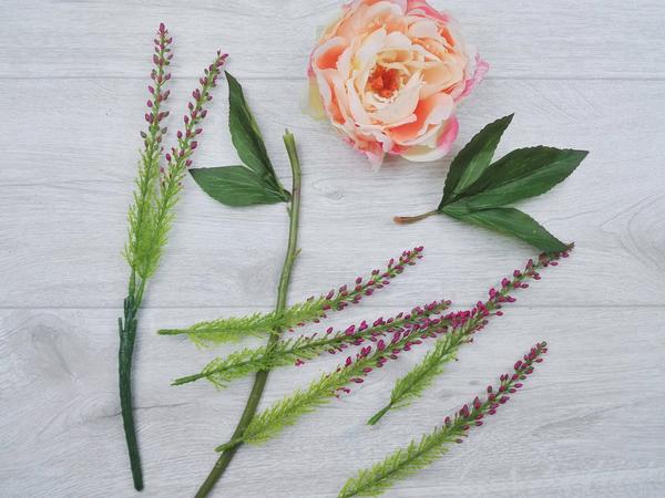 Couronne de porte printanière à faire soi-même - tailler les fleurs