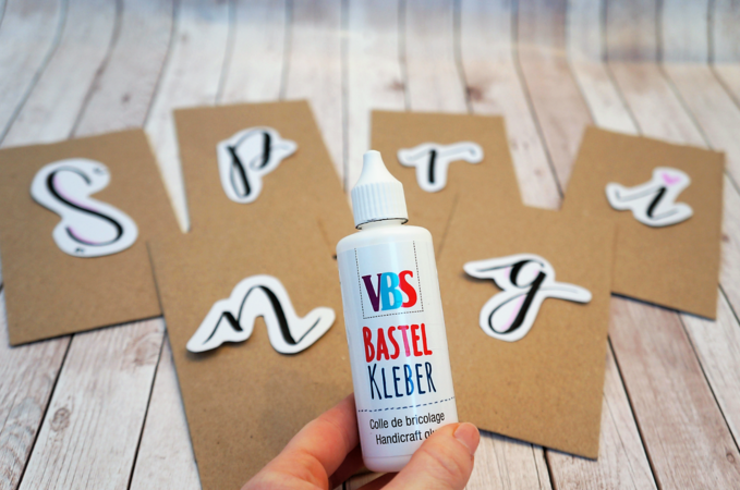 Handletteringvasen: aufkleben