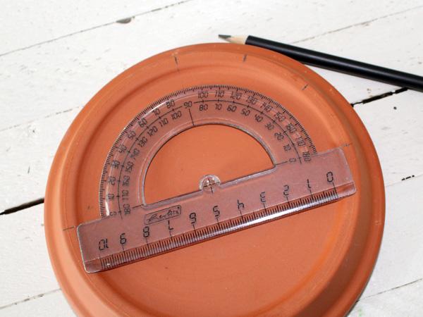Preparing the base and marking the hours