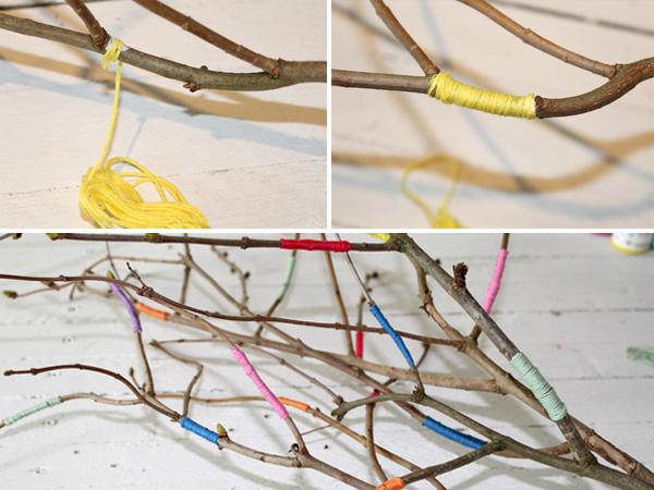 Äste mit bunten Bändern und Garn verzieren