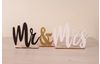 Wooden sign "Mr & Mrs"