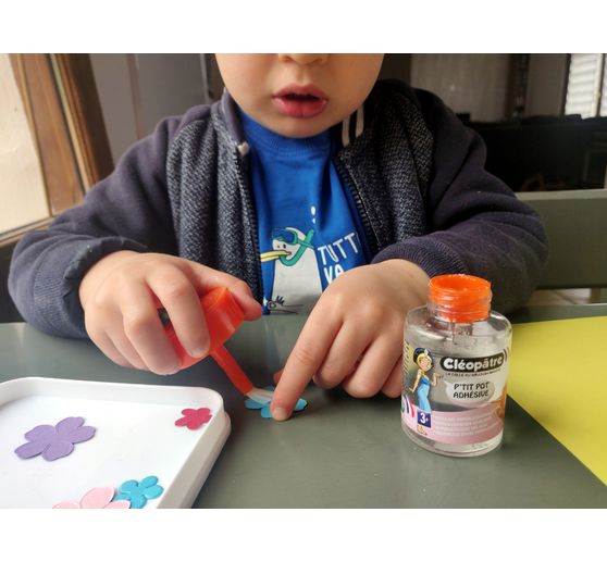 Cléopatre Adhésive hypoallergenic glue with brush