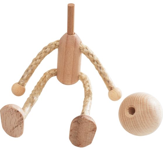 Poupée en bois brut