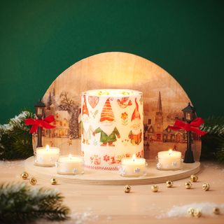Arch of lights and candle with serviette technique