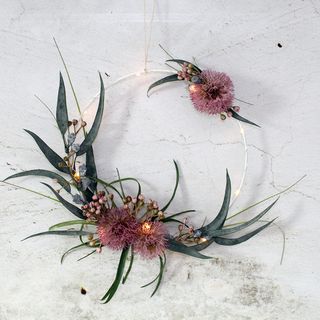 Floral metal ring with lighting